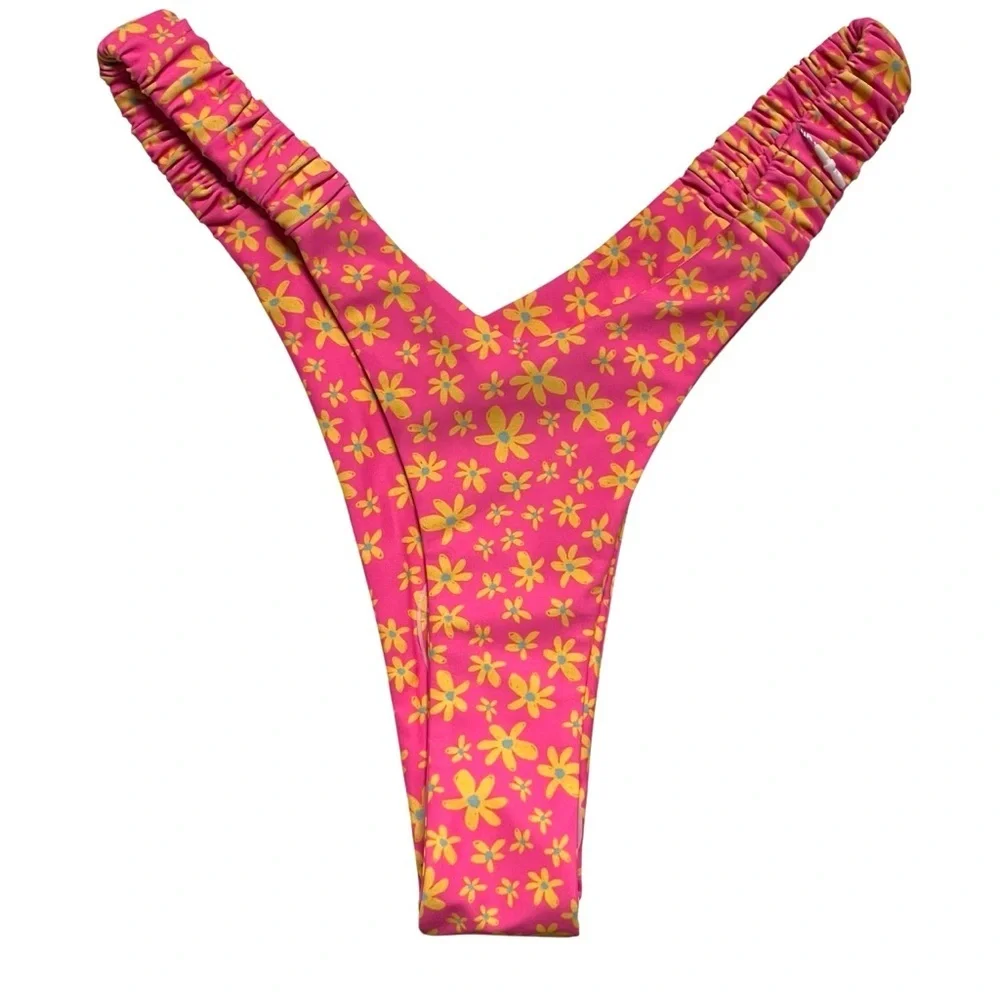 🌼 NWT Kulani Kinis Y Cheeky Bikini Bottoms – Pink Daisy – Medium